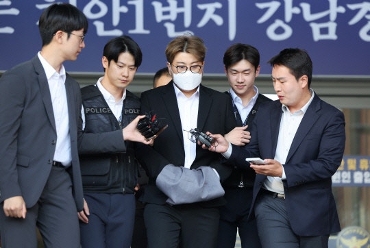 "<b>김호중 선처해달라</b>" 사고 피해 <b>택시기사</b>, <b>선처</b> 탄원서 제출