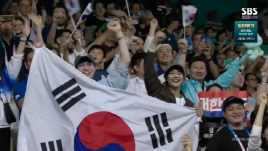 "오빠가 왜 거기서 나와" <b>탁구</b> 중계서 포착된 <b>민호</b>·이동욱