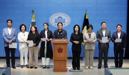 <b>민주</b> "尹-韓, 내일 <b>만찬</b>서 <b>의료대란</b> 해결책 마련해야"