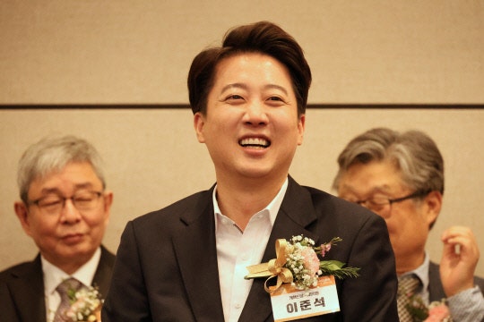 <b>이준석</b>, 고졸 이하 <b>청년</b>에 <b>5000만 원</b> 저리 <b>대출</b>로 사회 진출 돕는다