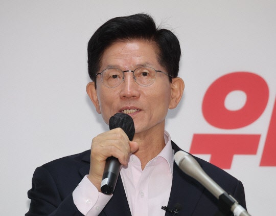 <b>김문수</b> "<b>중산층</b> 실질적 세금 부담 완화" <b>감세</b>·상속세 개편 <b>공약</b>