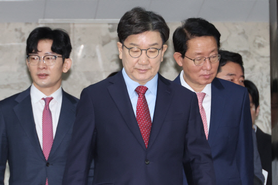 권성동 국민의힘 원내대표가 9일 서울 여의도 국회에서 열린 원내대책회의에 참석하고 있다.연합뉴스