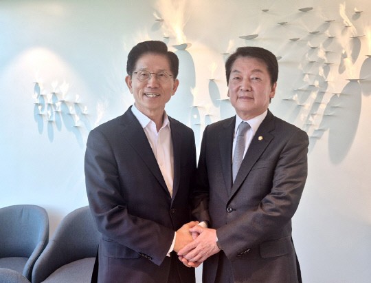 <b>안철수</b> "당 <b>지도부 퇴진</b>해야…<b>한덕수</b>·윤석열 함께 탈당하라"