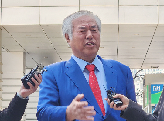 전광훈 사랑제일교회 목사가 지나달 11일 서울 도봉구 서울북부지법에서 열린 공직선거법 위반 혐의 관련 재판에 출석,<a href=