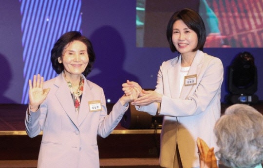대선 표심 잡는 배우자들…<b>김혜경</b>·설난영 <b>여사</b> '내조 경쟁'