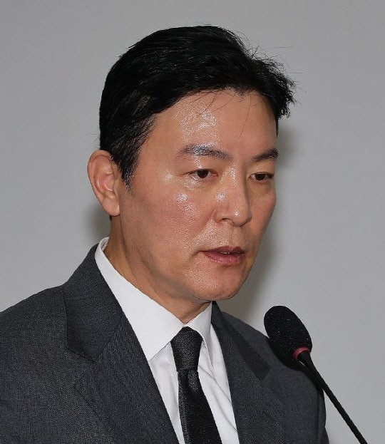 경찰, '<b>비화폰 삭제 의혹</b>' <b>김성훈</b> 전 경호차장 재소환 조사