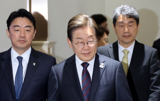 李 대통령 "국민께서 장·차관 등 <b>고위</b>급 <b>공직자</b> 추천해주시라"