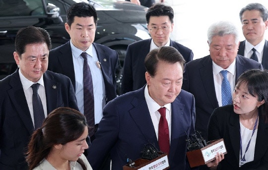 [속보] <b>내란</b>특검 "尹, 오후조사 거부…변호인단 수사 방해"