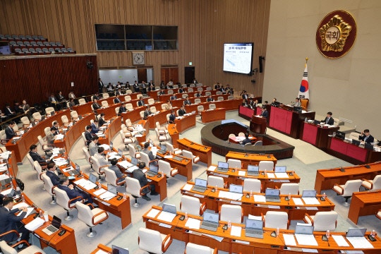 국힘, '추경 심사' <b>예결위 퇴장</b>…"일방적으로 일정 공지"