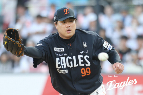 <b>류현진</b>vs김광현, 첫 맞대결… <b>김경문</b> "두 친구 덕에 지금까지 감독했다...