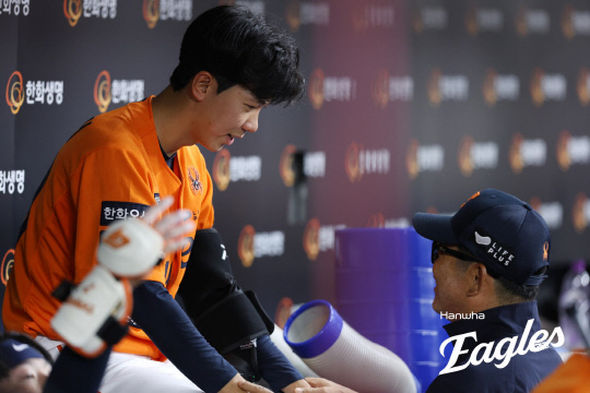 황준서 호투로 연패 탈출…<b>문동주</b>까지 돌아오는 한화, 반등 신호탄 쏠까