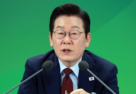李<b>대통령</b>, <b>최전방 부대</b> 찾아 "안보 못지않게 장병 생명 중요"