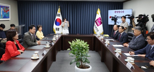 기독교계 예방 <b>장동혁</b> "정부·여당 잘못한 부분 목소리 내달라"