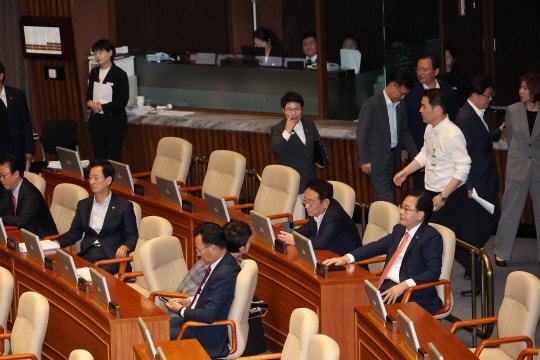 <b>국회</b> 표결서 '명패-<b>투표</b>수 불일치' 혼선…野 "부정<b>투표</b>"- 與 "국힘이 한...