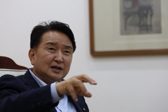 '<b>돈봉투</b> 수수 <b>의혹</b>' <b>김영환</b> 충북<b>지사</b> 경찰 소환