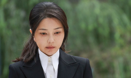 특검 "통일교서 <b>김건희</b>에 준 <b>목걸이</b>·<b>샤넬백</b> 확보"