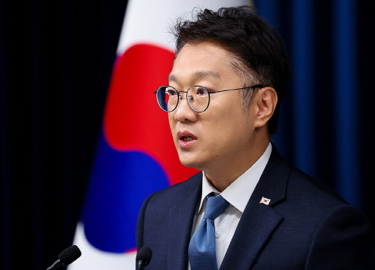 김남준 대변인이 23일 서울 용산 대통령실 청사에서 대수보 회의 결과 관련 브리핑을 하고 있다. 연합뉴스