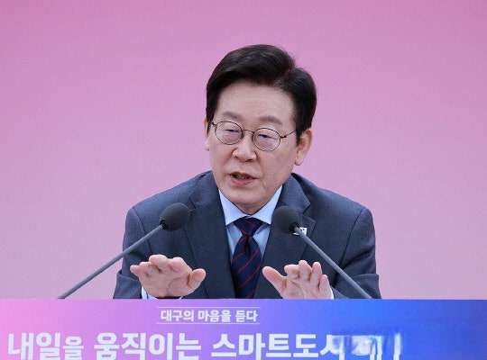 대구 찾은 李대통령 "부동산 문제 해결 위해 <b>균형발전</b> 중요"