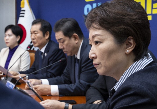 與 '<b>1인1표제</b>' 당무위 통과…당내 격론에 최종 결정은 <b>연기</b>