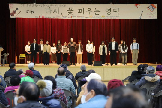 ����� �����������к� �л����� ��� ������ ����û�ҳ��ؾ缾�� �밭�翡�� ���� '���� ����ü ȸ�� ���� ����ȸ'���� ������ �ϰ� �ִ�. ����� ����