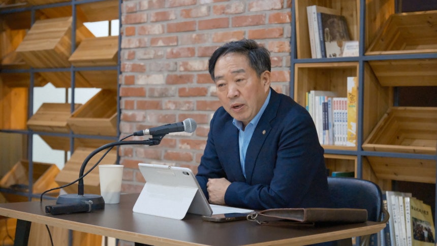 강승규 국민의힘 충남도당위원장은 19일 도청 기자실에서 간담회를 열었다.윤신영 기자