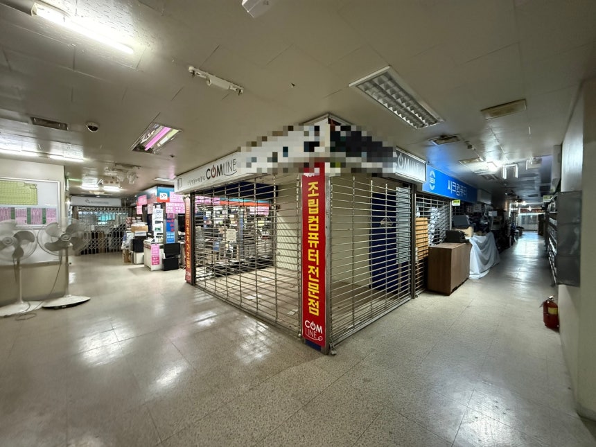 대전 서구 용문동의 전자타운.한낮에도 불구하고 대부분의 컴퓨터 가게가 문을 닫았다.이다온 기자