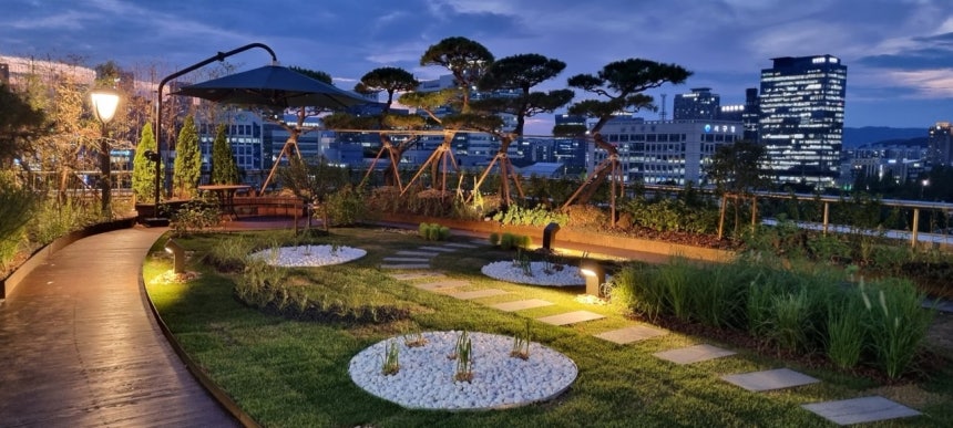 대전 서구 둔산동 특허법원 옥상정원. 대전시 제공