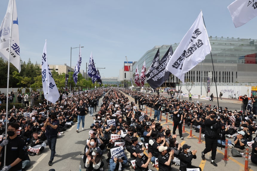 23일 경기 평택시 삼성전자 평택캠퍼스 앞에서 열린 삼성전자 노조 투쟁 결의대회.연합뉴스