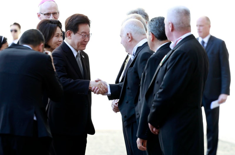 李<b>대통령</b>, 레오 14세 <b>교황</b> 첫 <b>면담</b>…한반도 평화 메시지 주목