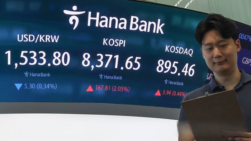 코스피 3%대 반등 성공하며 8400선 마감…코스닥은 2% 오른 909.31