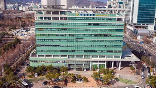 경찰, 대전시청 압수수색… '스카이박스 사유화' 의혹