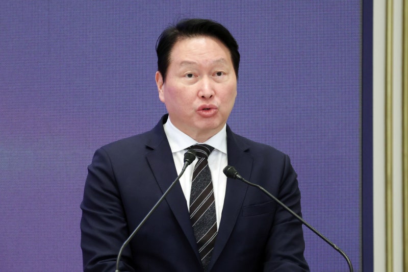 최태원 "SK, AI 데이터센터 1000조·반도체 확장 1100조 투...