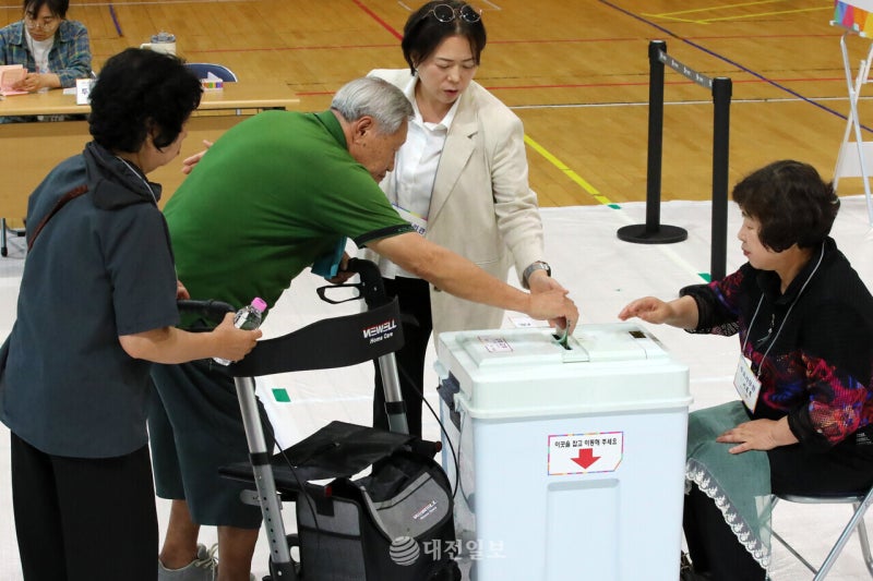 '124표'로 갈린 충주시장, 오는 15일 재검표… 경찰, 기동대 투입