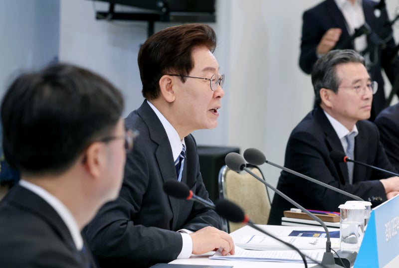 이 대통령 "단일종목 <b>레버리지</b> 보완대책 신속 마련" 주문
