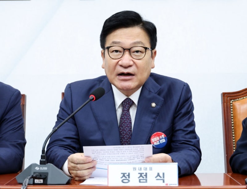 정점식, 제헌절 기념식 <b>참석</b>키로 선회…<b>장동혁</b>은 <b>올공</b> 집회行