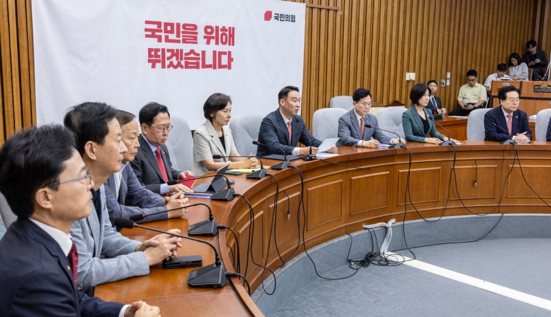<b>국힘</b> '<b>멱살잡이</b> 소동' 후폭풍… 권영진 "잘못 깊이 반성"