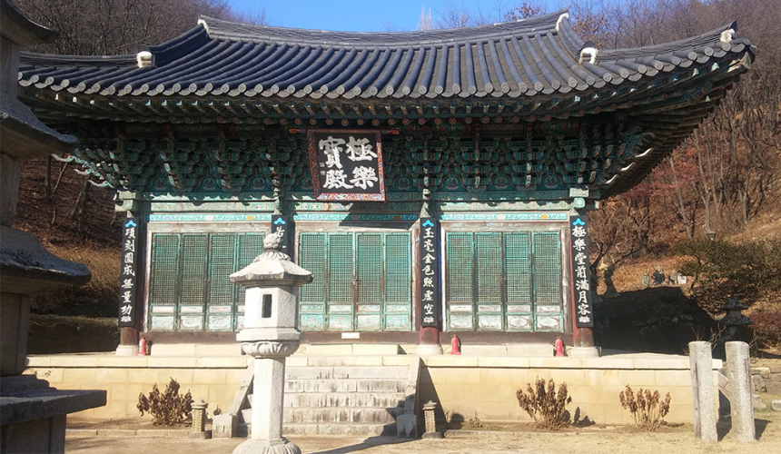김갑순은 금강대도의 법당을 대전 유성으로 옮겨 '역대총독 별전각'을 지었다.해방 이후 이 건물이 용인민속촌으로 이축돼,금련사 극락보전으로 바뀌어 현재에 이른다. 김재근 선임기자