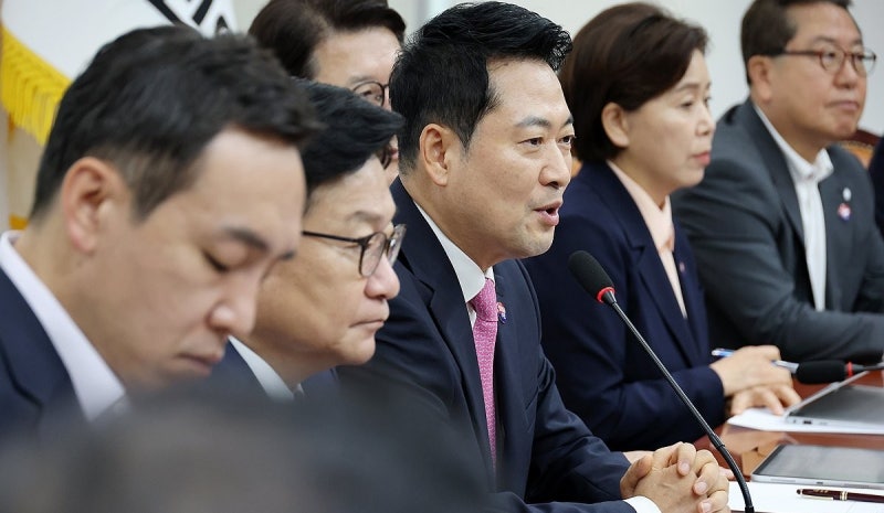 [속보] <b>국힘 최고위</b> "'<b>멱살</b> 항의 ' 권영진, 최고수준 징계 필요 공감대"