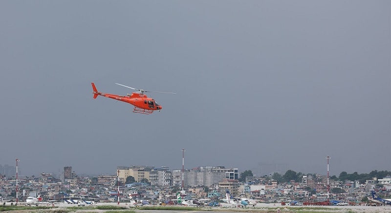 정부 헬기, <b>네팔 대홍수</b> 현장 <b>수색</b> 개시…한국인 9명 연락두절
