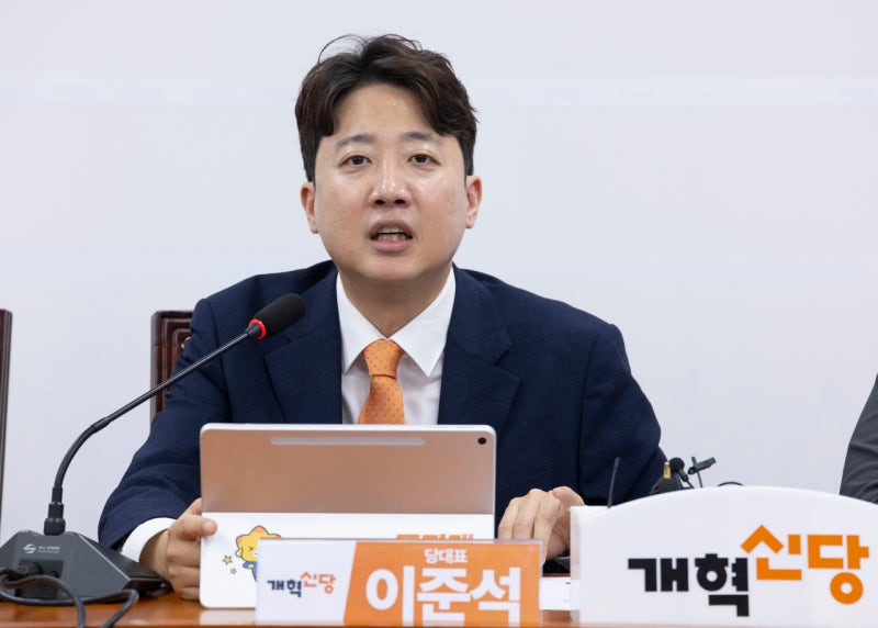 <b>민주당</b>, '<b>이준석</b>과 <b>합당설</b>' 일축…"전혀 사실 아냐"