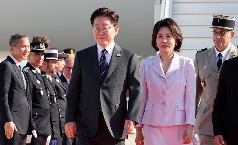 李<b>대통령</b>, 국제 영화·영상 정상회의 참석…佛과 8000억 공동 투자