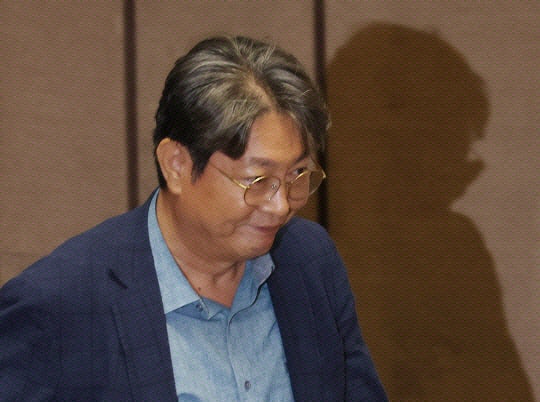 '보좌관 폰으로 <b>주식 차명거래</b> 혐의' <b>이춘석</b>, 불구속 기소