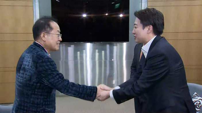 공항 배웅 <b>이준석</b>·미국행 <b>홍준표</b> "이번 <b>대선 양자구도</b> <b>이재명</b>vs<b>이준석</b>...