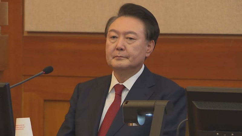 <b>내란 재판</b>까지 <b>불출석</b> <b>윤석열</b>…윤 측 건강 탓, 특검 측 구인 영장 고려...