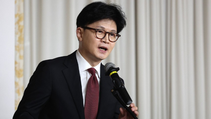 '대북 송금 수사 관련 의혹' 한동훈 출국금지 연장···한동훈 "특검, 유치한 기싸움"
