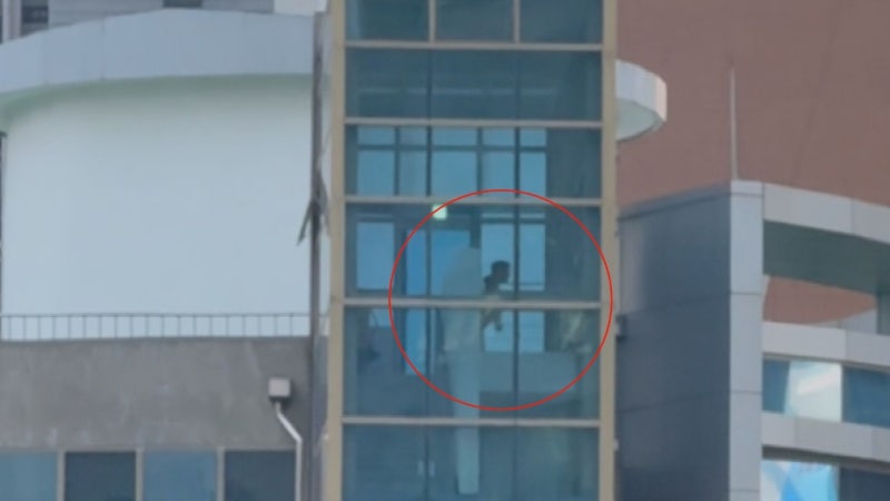 '시위 중 골프 스윙' 감사 진행···직위해제·사과 등 조치는 없어
