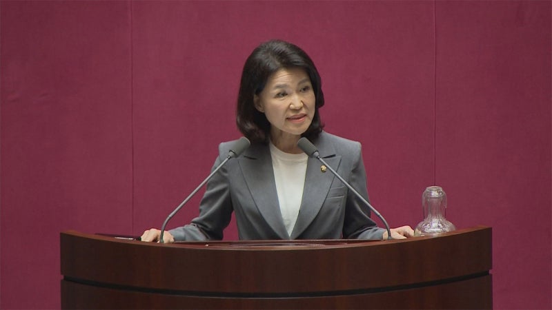 과방위, '이해충돌 논란' 이진숙 회피 촉구 결의안 의결···이진숙 "스...