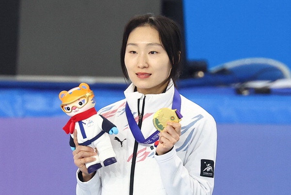 <b>쇼트트랙</b> 눈부신 질주…<b>최민정</b> 동계AG 여자 첫 <b>3관왕</b>