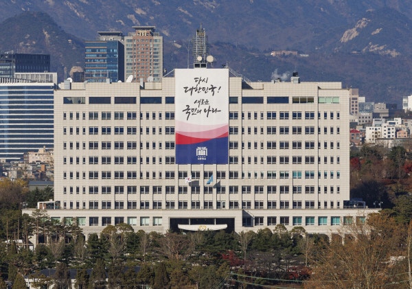 <b>대통령실</b>, 尹 전 대통령 <b>파면</b>에 ‘<b>봉황기</b>’ 내렸다…‘복귀 준비’ 중단