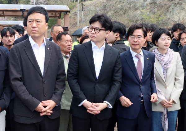 전포카페 찾는 한동훈…패스트푸드점서 <b>청년</b> 만난 <b>김문수</b>·<b>나경원</b>